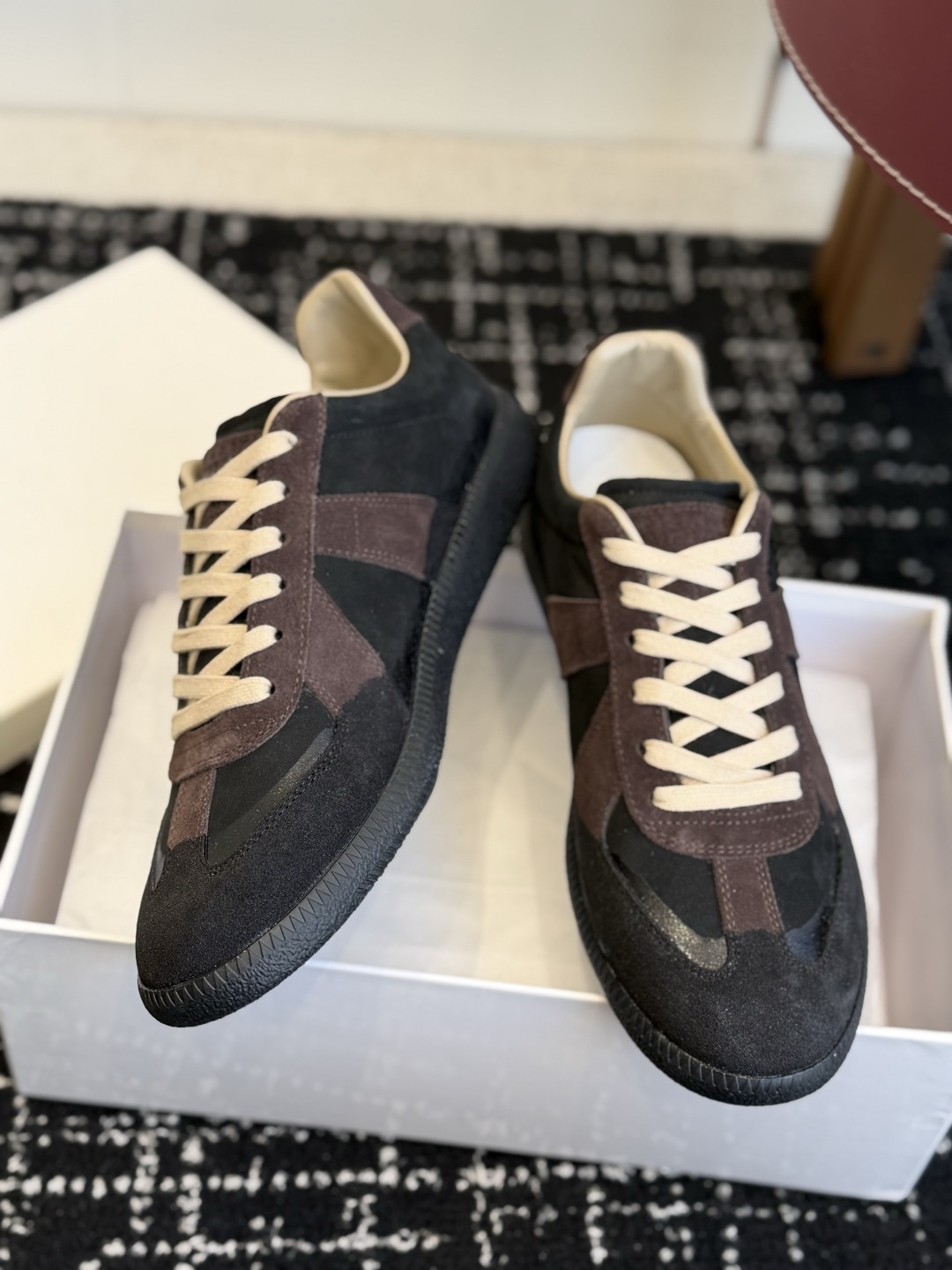 代购级（48-49码+20） 品牌：马吉拉 涂鸦德训休闲鞋 ▫️面料：光面牛皮拼接反绒麂皮，手绘涂鸦工艺，个性艺术感 ▫