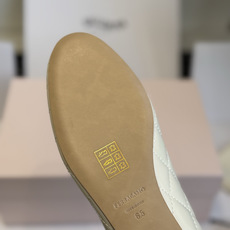东莞代购级 Ferragamo菲拉格慕 ▫️面料:鞋面混种羊皮,细腻柔软,菱格绗缝工艺,质感高级饱满 ▫️内里:同样混种 东莞代购级 Ferragamo菲拉格慕 ▫️面料:鞋面混种羊皮,细腻柔软,菱格绗缝工艺,质感高级饱满 ▫️内里:同样混种