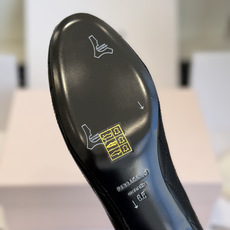 东莞代购级 Ferragamo菲拉格慕 ▫️面料:鞋面混种羊皮,细腻柔软,菱格绗缝工艺,质感高级饱满 ▫️内里:同样混种 东莞代购级 Ferragamo菲拉格慕 ▫️面料:鞋面混种羊皮,细腻柔软,菱格绗缝工艺,质感高级饱满 ▫️内里:同样混种