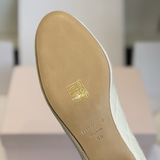 东莞代购级 Ferragamo菲拉格慕 ▫️面料:鞋面混种羊皮,细腻柔软,菱格绗缝工艺,质感高级饱满 ▫️内里:同样混种 东莞代购级 Ferragamo菲拉格慕 ▫️面料:鞋面混种羊皮,细腻柔软,菱格绗缝工艺,质感高级饱满 ▫️内里:同样混种