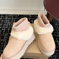 东莞代购级 品牌:UGG针织袜口女士雪地靴 秋冬甜妹本命雪地靴✨ 针织袜筒+翻毛皮拼接,区别普通基础款,袜口弹力十足,包 东莞代购级 品牌:UGG针织袜口女士雪地靴 秋冬甜妹本命雪地靴✨ 针织袜筒+翻毛皮拼接,区别普通基础款,袜口弹力十足,包