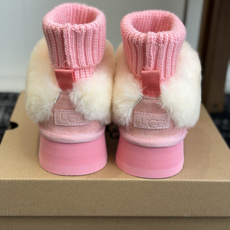 东莞代购级 品牌:UGG针织袜口女士雪地靴 秋冬甜妹本命雪地靴✨ 针织袜筒+翻毛皮拼接,区别普通基础款,袜口弹力十足,包 东莞代购级 品牌:UGG针织袜口女士雪地靴 秋冬甜妹本命雪地靴✨ 针织袜筒+翻毛皮拼接,区别普通基础款,袜口弹力十足,包