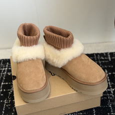 东莞代购级 品牌:UGG针织袜口女士雪地靴 秋冬甜妹本命雪地靴✨ 针织袜筒+翻毛皮拼接,区别普通基础款,袜口弹力十足,包 东莞代购级 品牌:UGG针织袜口女士雪地靴 秋冬甜妹本命雪地靴✨ 针织袜筒+翻毛皮拼接,区别普通基础款,袜口弹力十足,包