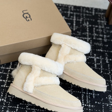 东莞代购级 品牌:UGG冬款毛边灯芯绒羊毛短靴 ▫️面料:鞋面灯芯绒拼接翻毛皮,自带竖条纹肌理,复古氛围感拉满;鞋身带有 东莞代购级 品牌:UGG冬款毛边灯芯绒羊毛短靴 ▫️面料:鞋面灯芯绒拼接翻毛皮,自带竖条纹肌理,复古氛围感拉满;鞋身带有