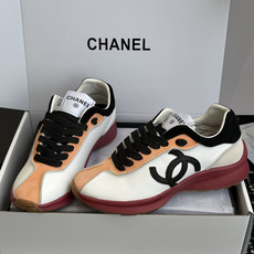 代购级 品牌:CHANEL香奈儿26K双C拼色休闲复古阿甘风小香运动鞋✨ 经典撞色拼接,光面牛皮搭配翻毛皮层次感很强,侧 代购级 品牌:CHANEL香奈儿26K双C拼色休闲复古阿甘风小香运动鞋✨ 经典撞色拼接,光面牛皮搭配翻毛皮层次感很强,侧