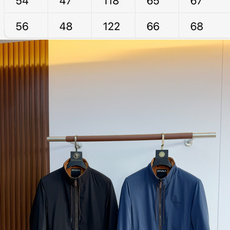 羽绒服 ZEGNA/杰尼亚 新品立领刺绣字母羽绒服夹克 这款是老钱风男士立领羽绒外套,共两个配色:黑色、藏青色,整体简 羽绒服 ZEGNA/杰尼亚 新品立领刺绣字母羽绒服夹克 这款是老钱风男士立领羽绒外套,共两个配色:黑色、藏青色,整体简