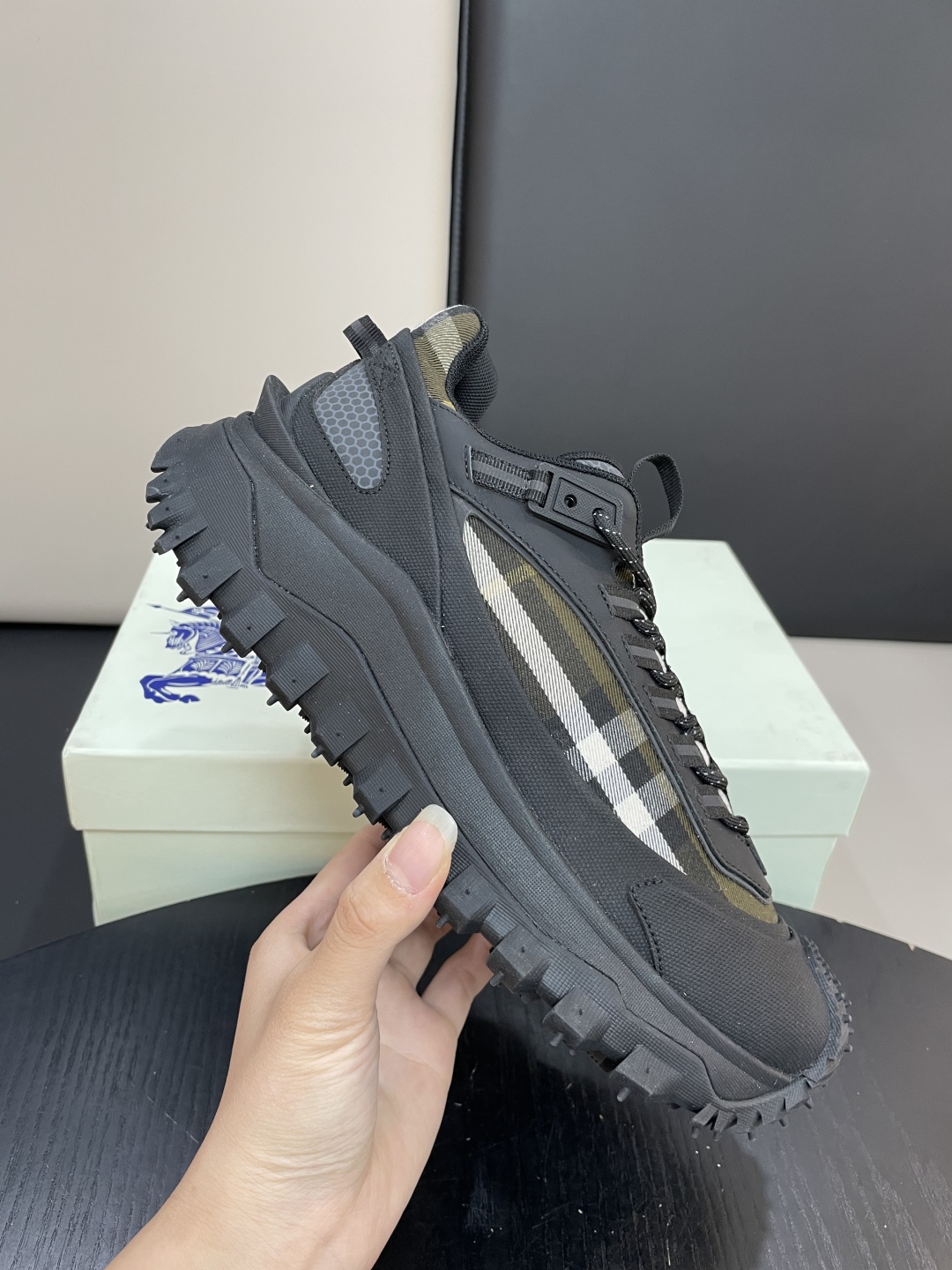 Burberry Zapatillas de Senderismo con Cordones para Hombre, Confort y Estilo