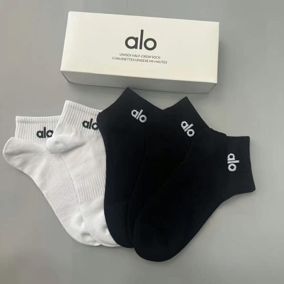 Alo accessories everyday white and black yoga