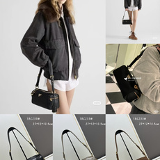 全皮系🎉PRADA 专柜 新款🎉【原单品质+对版专柜五金】 头层皱漆牛皮-绒面麂皮锁头包🎉这款单肩包采用 全皮系🎉PRADA 专柜 新款🎉【原单品质+对版专柜五金】 头层皱漆牛皮-绒面麂皮锁头包🎉这款单肩包采用