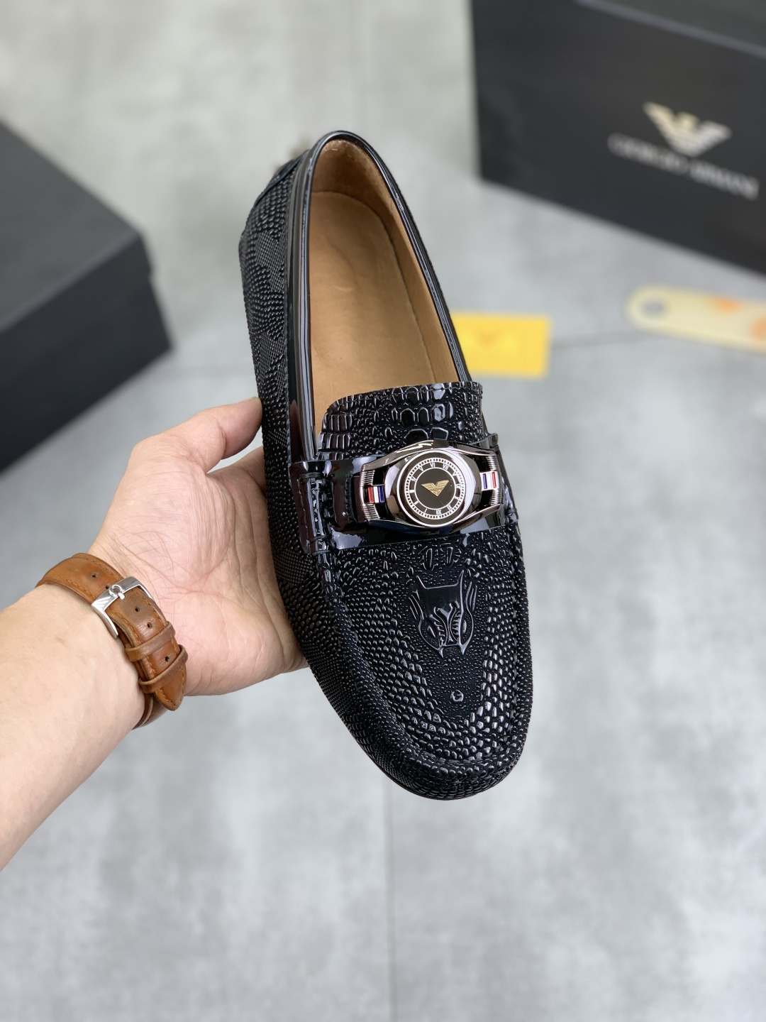 NO:270283,【Actually priced】【Armani】Armani Hong Kong high-quality beanie shoes. Lazy foot cover Love style This fabric uses imported top Italian top layer cowhide full-head pig skin inner lining, more high-end original non-slip wear-resistant rubber outsole driving only option, size 38-44 (45 customized) black burgundy optional, armani, loafers, cowhide19860909【实价】【阿玛尼】 阿玛尼香港高品质豆豆鞋.懒人套脚乐福款 此款面料采用进口顶级意大利头层牛皮全头层猪皮内里 里更为高档 原版防滑耐磨橡胶大底驾车唯一选择,码数38-44（45定做）黑色 酒红色可选,,armani,loafers,cowhide,Men's shoes