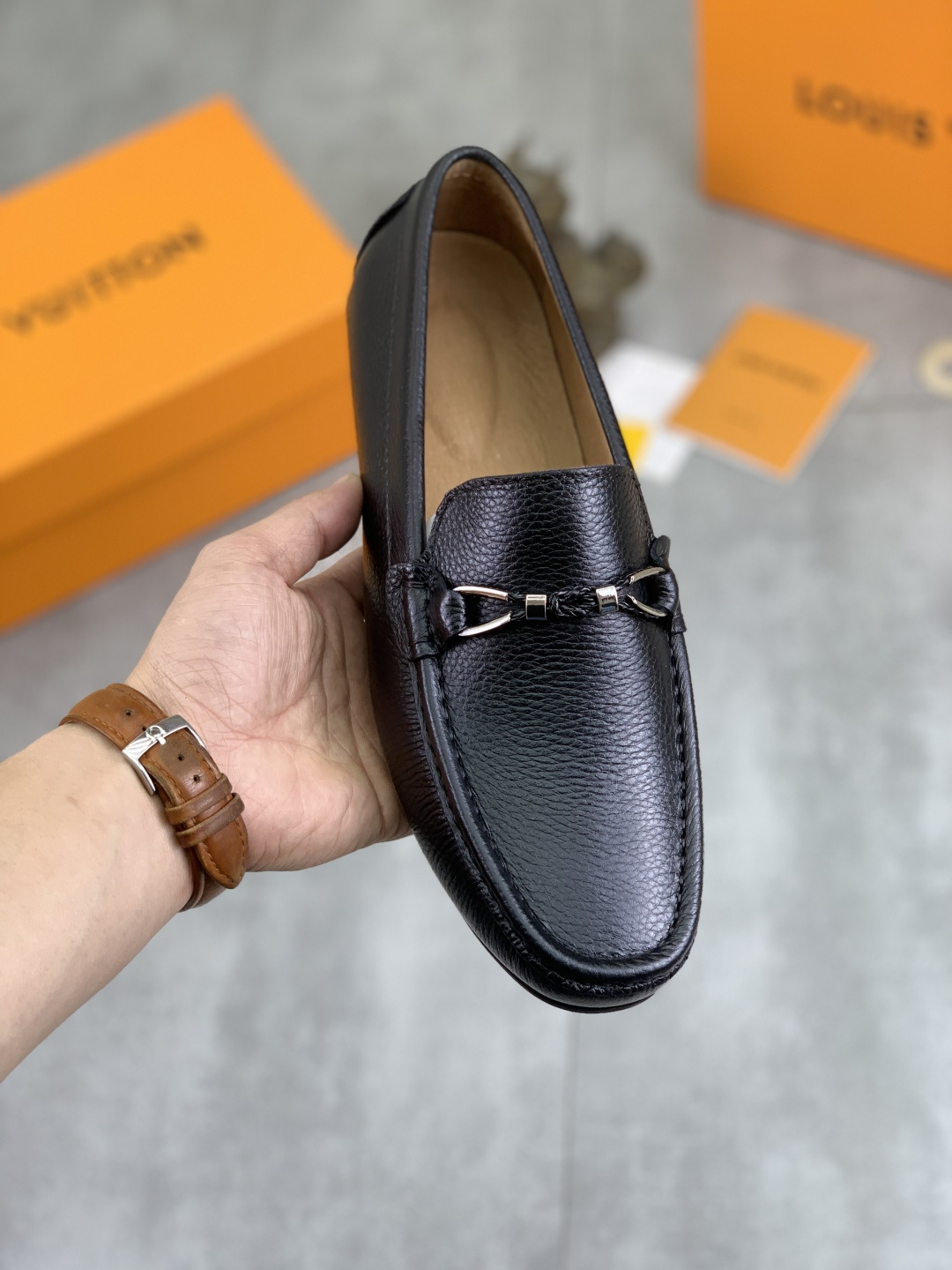 NO:270284,[Real price] (available for independent brands) [Louis Vuitton] lv Hong Kong high-quality beanie shoes. Lazy foot cover Love This fabric uses imported Italian top layer cowhide full-head layer pig skin inner more high-end. The only option for driving the original non-slip and wear-resistant rubber sole, size 38-44 (45 customized without return) black brown optional, louis vuitton, louis vuitton,loafers,cowhide19860909【实价】（可供自主品牌）【路易威登】 lv香港高品质豆豆鞋.懒人套脚乐福款 此款面料采用进口意大利头层牛皮全头层猪皮内里 里更为高档 原版防滑耐磨橡胶大底驾车唯一选择,码数38-44（45定做不退换）黑色 棕色可选,,louis vuitton,louis vuitton,loafers,cowhide,Men's shoes