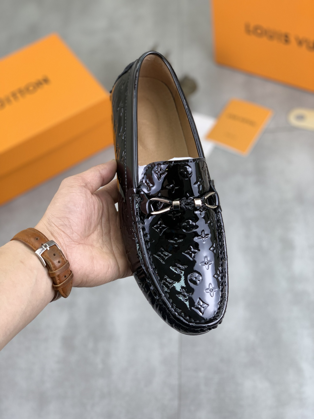 NO:270288,[Real price] (available for independent brands) [Louis Vuitton] lv Hong Kong high-quality beanie shoes. Lazy foot cover Love style This fabric uses imported Italian top layer cowhide full-head layer pig skin inner more high-end. The original non-slip wear-resistant rubber sole only option to drive, size 38-44 (45 customized without return) black optional, louis vuitton, louis vuitton,loafers,cowhide19860909【实价】（可供自主品牌）【路易威登】 lv香港高品质豆豆鞋.懒人套脚乐福款 此款面料采用进口意大利头层牛皮全头层猪皮内里 里更为高档 原版防滑耐磨橡胶大底驾车唯一选择,码数38-44（45定做不退换）黑色 可选,,louis vuitton,louis vuitton,loafers,cowhide,Men's shoes