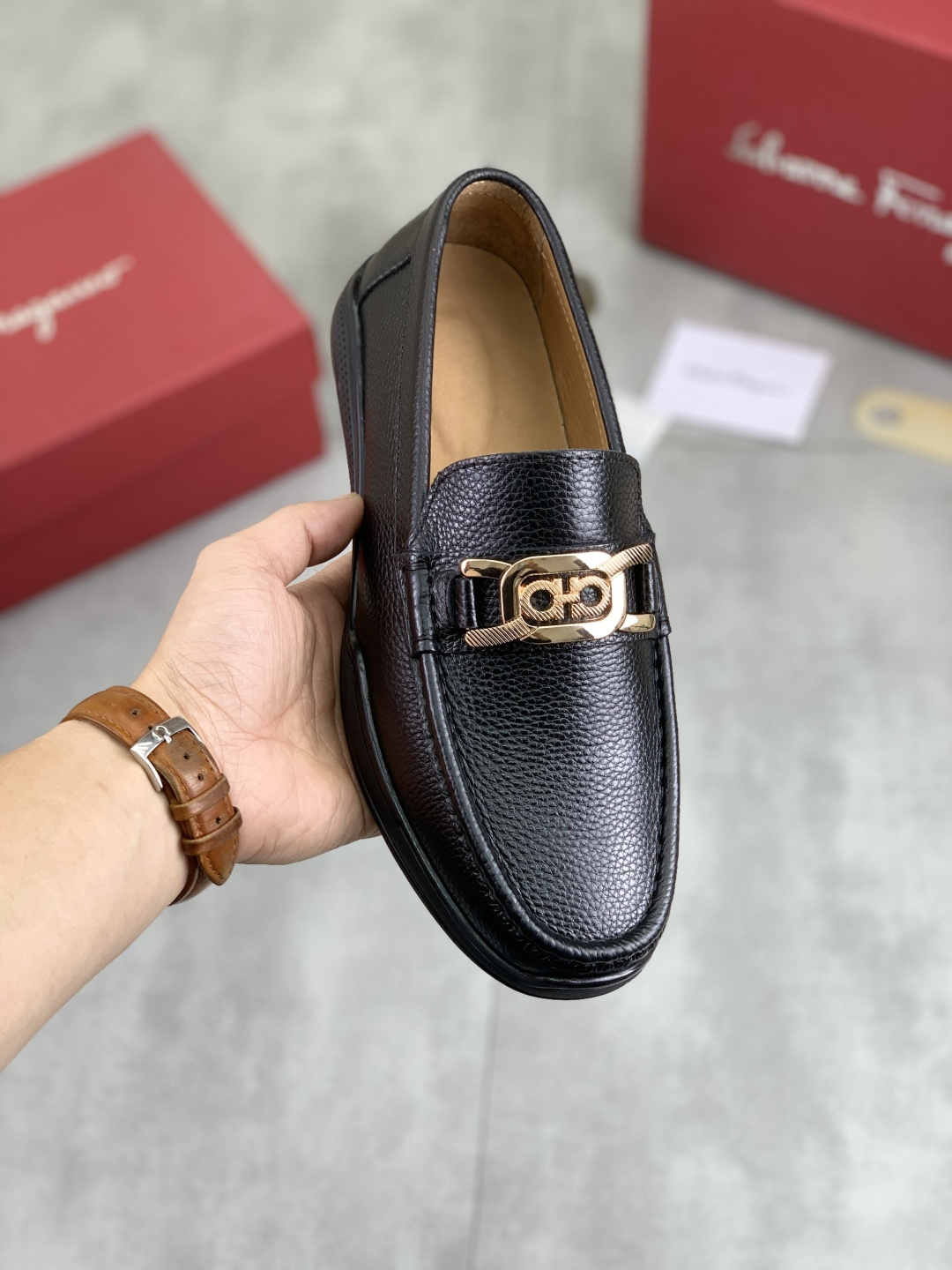 NO:270294,【Real Price】Water-Dyeing Pig【Salvatore Ferragamo】Ferragamo Men's latest casual bean shoes!  The counter will be launched simultaneously!  The fabric is made of special imported original calf leather, and the inner part is made of imported water-dyed pig skin, which is absolutely luxurious and leads the fashion trend. Code 38-45 Black optional, louis vuitton, ferragamo, ferragamo, cowhide19860909【实价】水染猪里【Salvatore Ferragamo】菲拉格慕 男士最新款休闲豆豆鞋！专柜同步上市！面料采用专用进口原版小牛皮,内里采用进口水染猪皮,绝对的奢华打造,引领时尚潮流.配码38-45 黑色可选,,louis vuitton,ferragamo,ferragamo,cowhide,Men's shoes