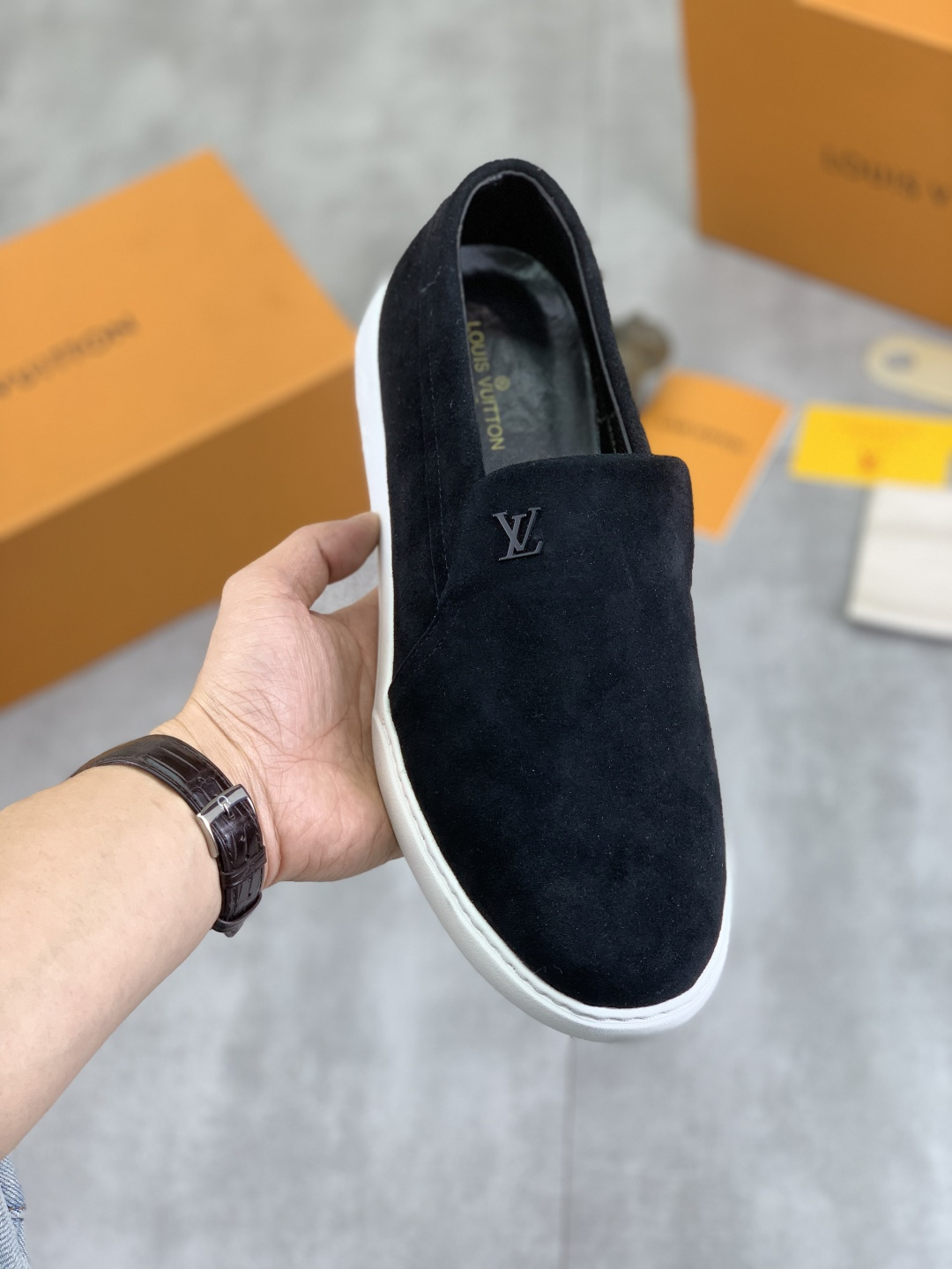 NO:270533,[Real Price] High-quality Niuli [Louis Vuitton] LV official website counter latest casual and fashionable men's shoes style is simple and atmospheric, exclusive to trendy men. The unique official website latest brand elements original decoration, fashionable and generous, the fabric is made of original calfskin, comfortable and breathable cowhide inner cowhide footbed, the official website designated wear-resistant casual sole, the counter classic shooting color 4 colors can be selected 38-44,, louis vuitton, louis vuitton, cowhide19860909【实价】高品质牛里【路易威登】LV官网专柜最新款休闲时尚男鞋爆款版型简洁大气,潮男专属.独有的官网最新品牌元素原版装饰,时尚又大方,面料采用原版小牛皮 舒适透气牛皮内里牛皮垫脚 官网指定耐磨休闲大底,专柜经典款实物拍摄颜色4色可选码数38-44,,louis vuitton,louis vuitton,cowhide,Men's shoes