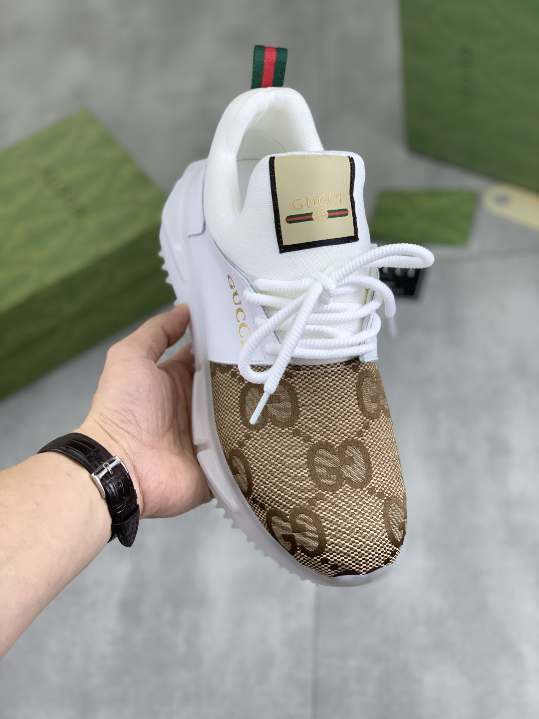 NO:270599,[Real Price] Gucci [GUCCI] classic and fashionable high-top men's shoes, counter synchronized, exquisite workmanship, exquisite color matching, upper adopts original soft double G calfskin Gucci webbing head layer pig skin inner pig skin footbed. The last made according to the original version is quite attractive whether it is put on or placed. Good models do not require permission, workmanship is better than others, quality determines everything, absolutely versatile, size 38-44, 2 colors selection, gucci, gucci, cowhide19860909【实价】 古驰【GUCCI】经典时尚高帮男鞋,专柜同步,做工精致,搭色精美,鞋面采用原版柔软双G小牛皮古奇织带头层猪皮内里猪皮垫脚 按原版调制的楦头不管上脚还是摆放都相当有吸引力,好款无须权释,做工胜人一筹,品质决定一切的一切、绝对百搭,码数38-44,2色选,,gucci,gucci,cowhide,Men's shoes