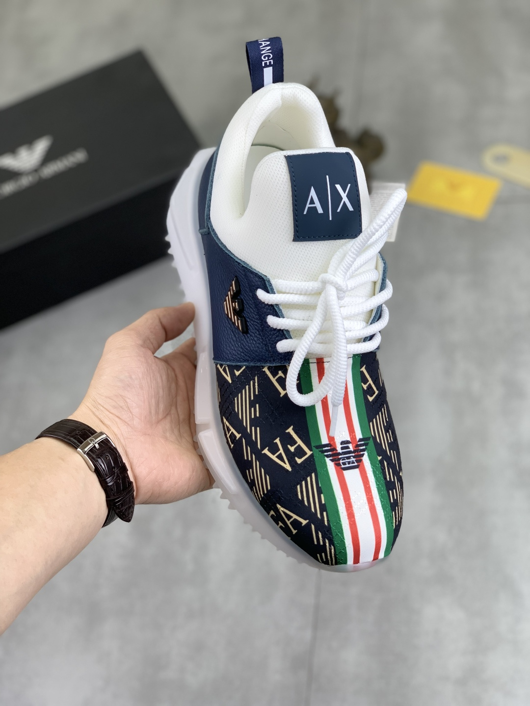 NO:270590,[Real Price] [Armani] New men's shoes are on the market first, the material workmanship is better than all versions in the market. The highest quality imported original cowhide, the inner material is made of sheepskin inner lining, private mold soft TPU rubber comfortable sole, high comfort for the foot. Real-life shooting, imported special materials highlight the unique charm of the brand Black optional Size; 38-44,,armani,cowhide,sheepskin19860909【实价】【 阿玛尼】新款男鞋抢先上市,材料做工完胜市场所有版本 最高品质进口原版牛皮,内里材料采用羊皮内里,私模软质TPU橡胶舒适大底,上脚舒适度高.实物拍摄,进口专用材料凸显品牌独特魅力 黑色可选 码数；38-44,,armani,cowhide,sheepskin,Men's shoes