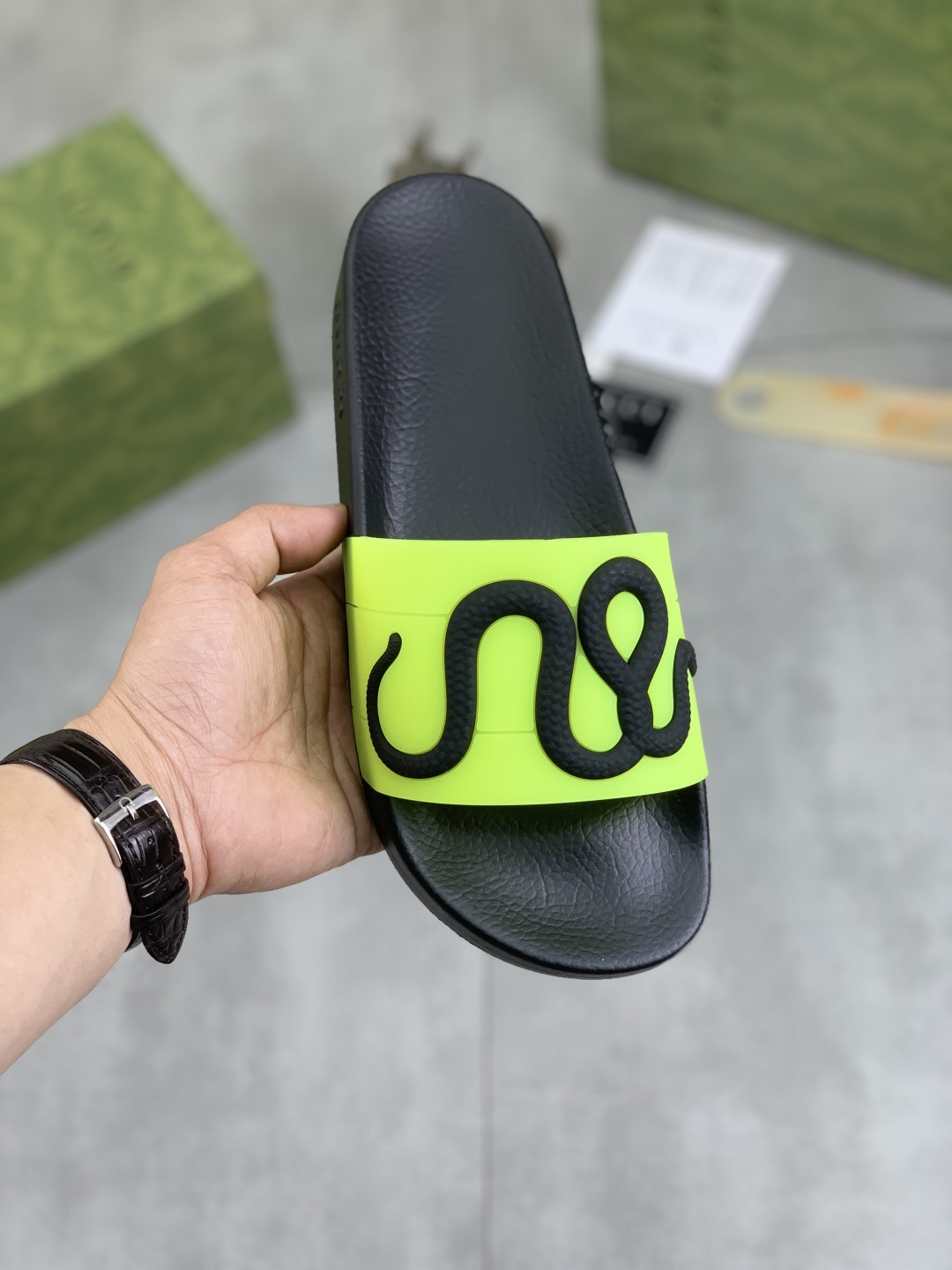 NO:271587,[Real Price] GUCCI Gucci New Year of the Year of the Snake, original official website 1:1, perfectly made to transmit a kind of noble luxury, sublimating its definition of luxury in Gucci high-end extraordinary craftsmanship. Original Gucci double G combination sole, 37-45 (36 36 46 47 customized),,gucci,slippers19860909【实价】 GUCCI 古奇蛇年新款休闲拖鞋,原版官网1:1、完美做透射出一种尊贵奢华,于古奇高端超凡工艺中升华其奢侈定义.原版古奇双G组合大底,码数37-45（36 36 46 47定做）,,gucci,slippers,Men's shoes