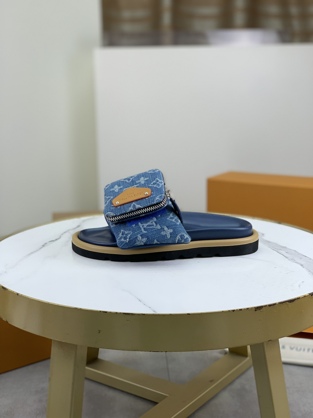 NO:271693,[Real Price] Top version Original quality [LOUIS VUITTON] The official website hit Louis Vuitton LV men's slippers are available simultaneously on the counter!  Original fabric imported from Italy Original factory special original base Number of 35-45 5 colors available, louis vuitton,louis vuitton,louis vuitton,louis vuitton,slippers19860909【实价】 顶级版本 原单品质【LOUIS VUITTON】官网爆款路易威登 LV男士拖鞋 专柜同步发售 ！意大利进口原版面料 原厂特供原版底 码数35-45 5款颜色可选,,louis vuitton,louis vuitton,louis vuitton,slippers,Men's shoes