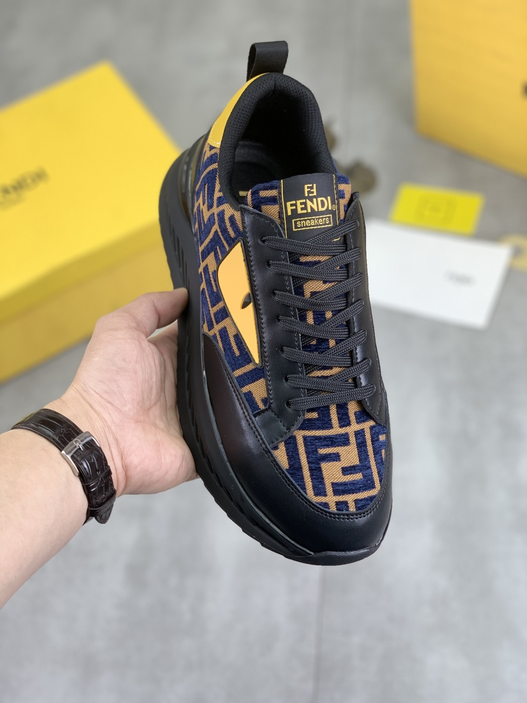 NO:272080,【Real Price】Little Monster New FENDI (Fendi) counter new style Simple routing effect presents a grand and elegant and cool driving shoes. It uses imported calfskin   first layer pigskin inner material, exquisite workmanship, comfortable feet. It is matched with any dress, showing taste and temperament, low-key luxury design is simple and elegant, noble and fashionable are loved and favored by trendy men size38-44 (45 46 customized) 3 colors available, fendi, fendi, cowhide, fendi, cowhide19860909【实价】小怪兽 新款 FENDI（芬迪）专柜新款 简约的走线效果,呈现出大气优雅且炫酷的驾车鞋 采用进口小牛皮 头层猪皮内里材质精良做工细致 脚感舒适.搭配任意着装都尽显品位、气质,低调奢华设计简约大气 高贵时尚备受潮流男士的喜爱与青睐size38-44（45 46定做）3色可选,,fendi,fendi,cowhide,Men's shoes