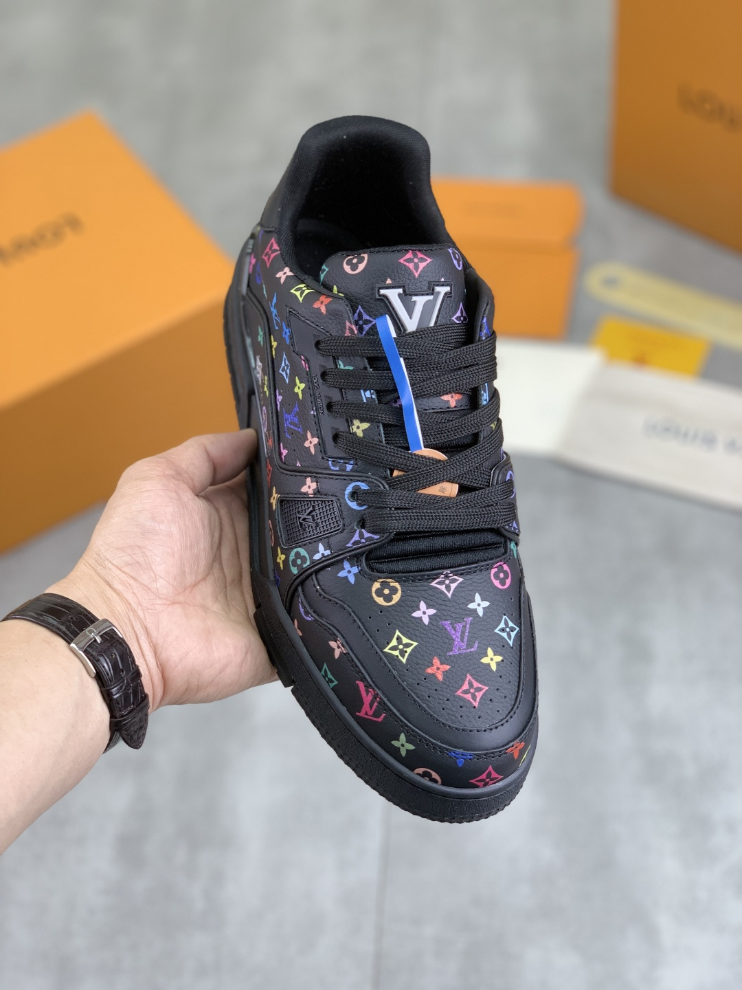 NO:272084,Real price Top version [LOUIS VUITTON) (original list) The most couple new LV Louis Vuitton * - Top version LV classic trendy shoes!  Choose imported original interior. Original wear-resistant and lightweight TPU bottom!  High-quality quality!  3 colors available, size number for women 35-39, male 39-45,,louis vuitton,louis vuitton,louis vuitton,louis vuitton19860909实价 顶级版本【LOUIS VUITTON）（原单）最情侣新款LV路易威登 *——顶级版本 LV经典潮鞋！选用进口原版内里.原版耐磨轻便TPU大底！高品质精品！3款颜色可选,码数女35-39 男39-45,,louis vuitton,louis vuitton,louis vuitton,Men's shoes