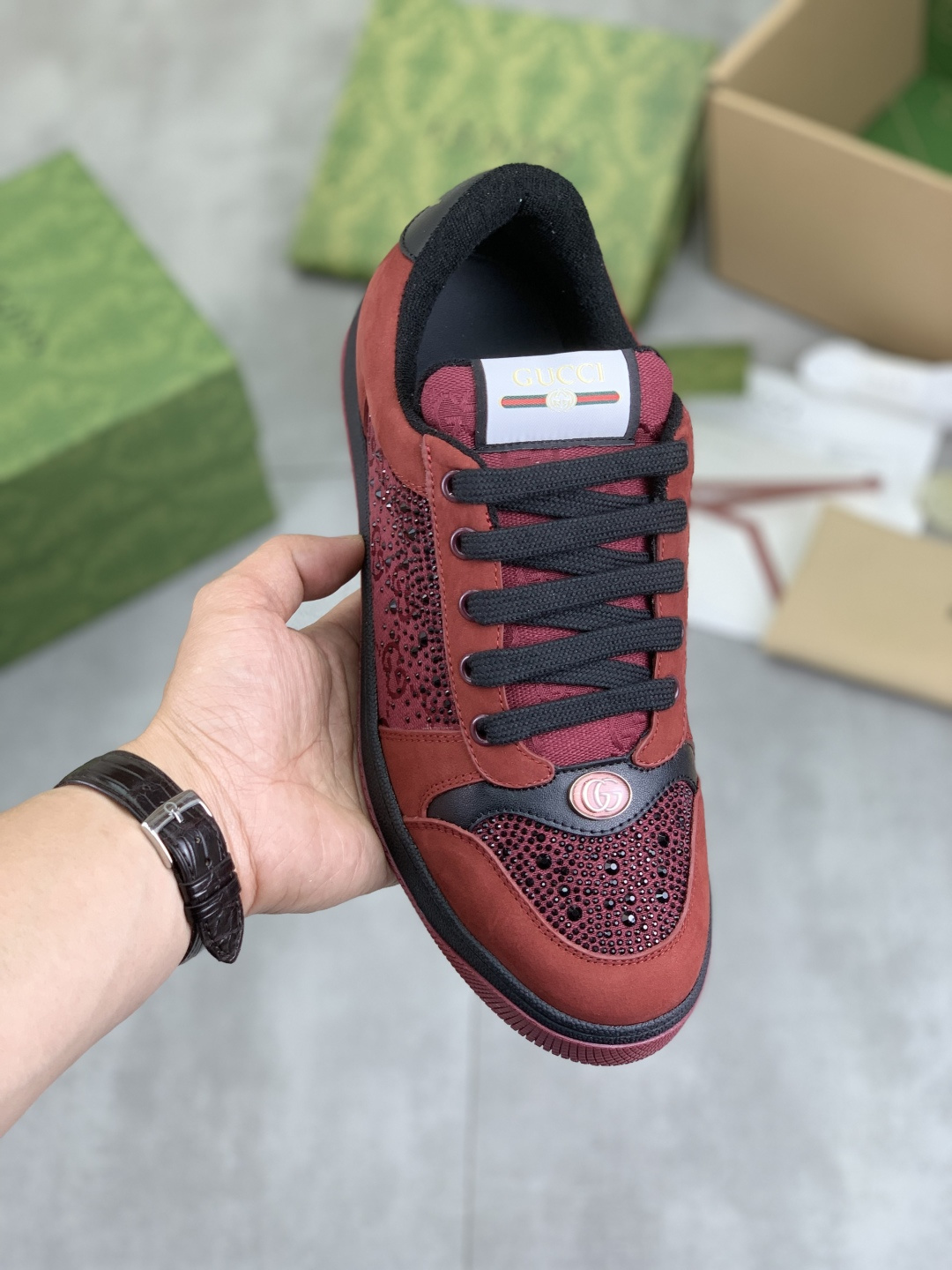 NO:272798,Real price GUCCl - Guqi cowhide silk men's style, high-version. The latest couple model on the official website. The counter is released simultaneously. The upper is made of Italian imported original cowhide/matched with original special materials. The design concept of splicing; 