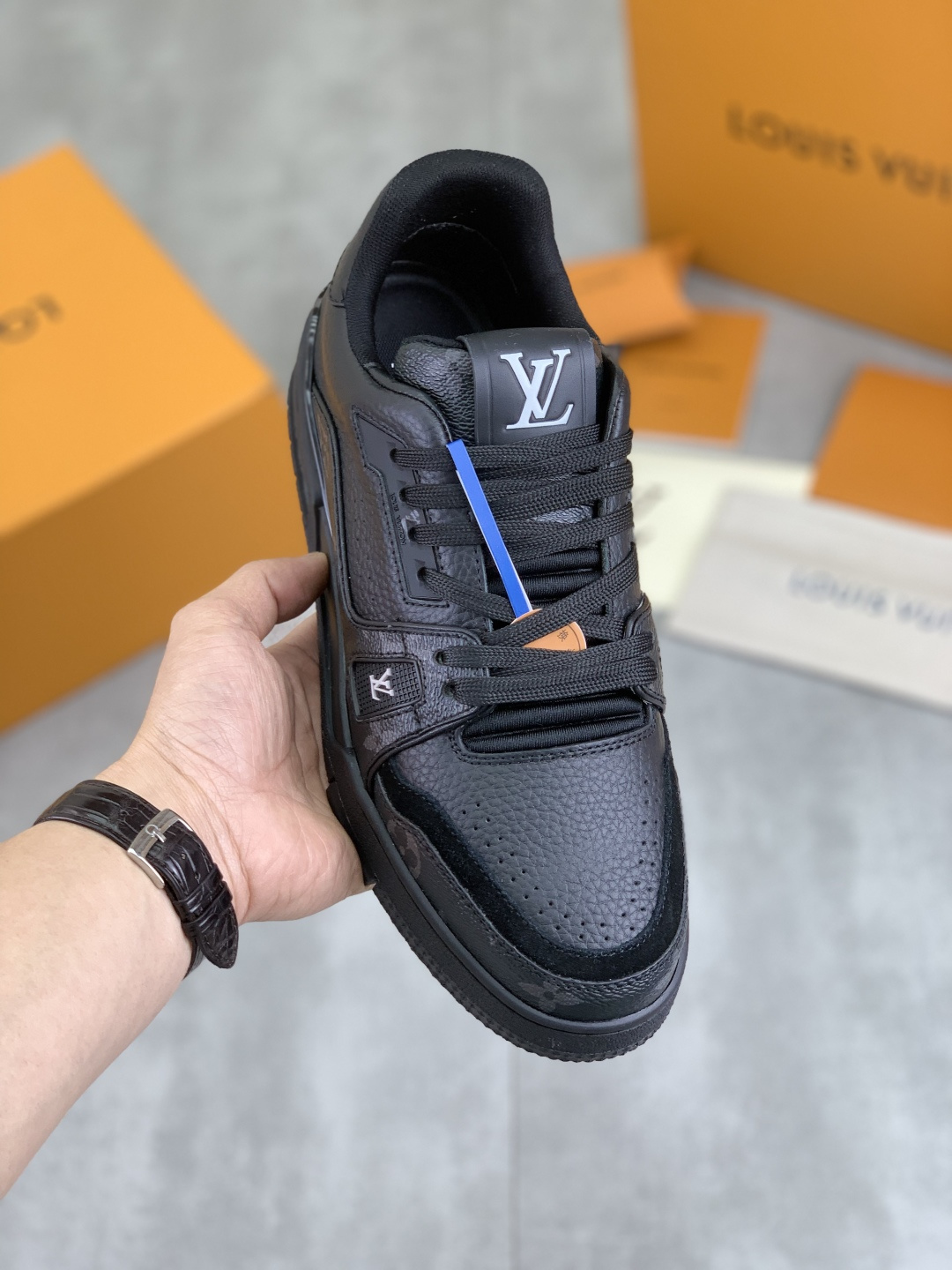 NO:273204,Real price Top version [LOUIS VUITTON) (original list) The most couple new LV Louis Vuitton * - Top version LV classic trendy shoes!  Choose imported original interior. Original wear-resistant and lightweight TPU bottom!  High-quality quality!  Black White optional, size number female 35-39 male 39-45, louis vuitton,louis vuitton,louis vuitton,louis vuitton19860909实价 顶级版本【LOUIS VUITTON）（原单）最情侣新款LV路易威登 *——顶级版本 LV经典潮鞋！选用进口原版内里.原版耐磨轻便TPU大底！高品质精品！黑色 白色可选,码数女35-39 男39-45,,louis vuitton,louis vuitton,louis vuitton,Men's shoes