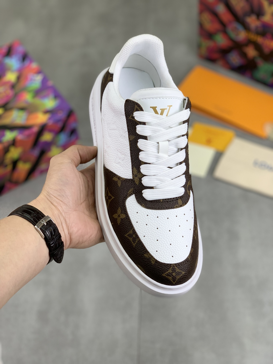 NO:273202,[Real price] High-quality Niuli [Louis Vuitton] LV official website counter latest casual and fashionable men's shoes style is simple and atmospheric, exclusive to trendy men. The unique official website latest brand elements original decoration, fashionable and generous, the fabric is made of original calfskin, comfortable and breathable mesh cloth inner cowhide footbed, the official website designated wear-resistant casual sole, the counter classic shooting color 5 colors can be selected 38-44 full set of packaging,, louis vuitton, louis vuitton, cowhide19860909【实价】高品质牛里【路易威登】lv官网专柜最新款休闲时尚男鞋爆款版型简洁大气,潮男专属.独有的官网最新品牌元素原版装饰,时尚又大方,面料采用原版小牛皮 舒适透气网布内里牛皮垫脚 官网指定耐磨休闲大底,专柜经典款实物拍摄颜色5色可选码数38-44 全套包装,,louis vuitton,louis vuitton,cowhide,Men's shoes