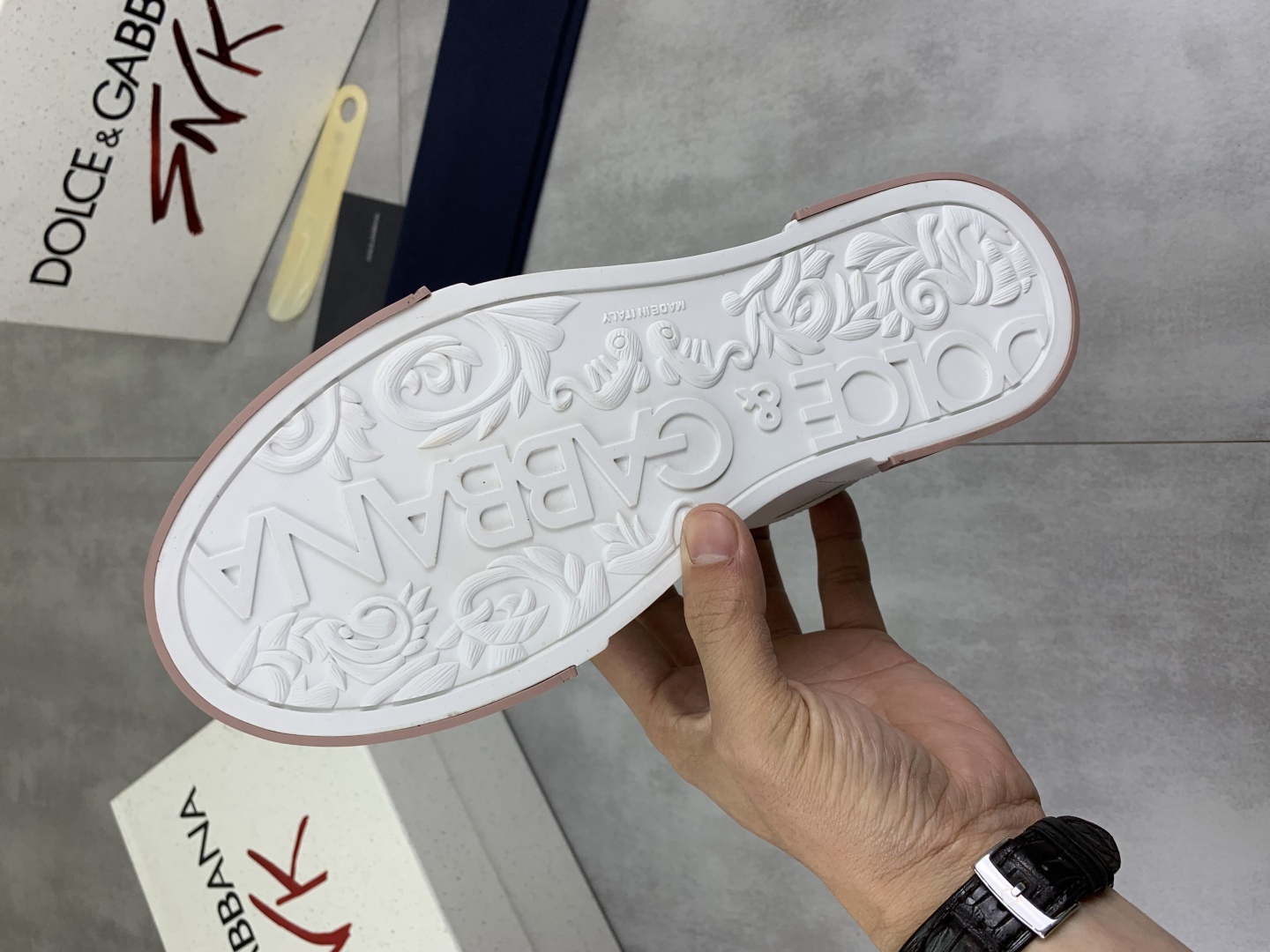 Dolce & Gabbana Men's White Leather Sneakers with Iconic Logo Detail 10 cmp i1741630806562 9468 0 8
