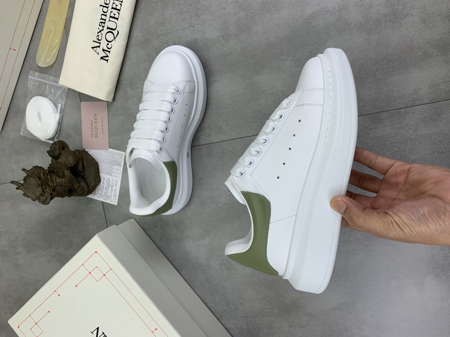 Alexander McQueen White Leather Sneakers for Couple - New 2025 Design 7 cmp i1741630969294 3253 0 5