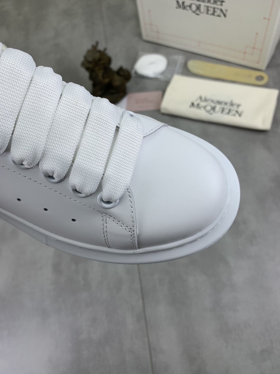 Alexander McQueen White Leather Oversized Sneakers for Men and Women 6 cmp i1741630977651 93 0 4