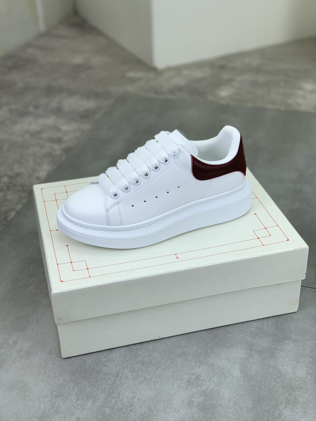 Alexander McQueen White Leather Oversized Sneakers for Men and Women 5 cmp i1741630981933 8151 0 3