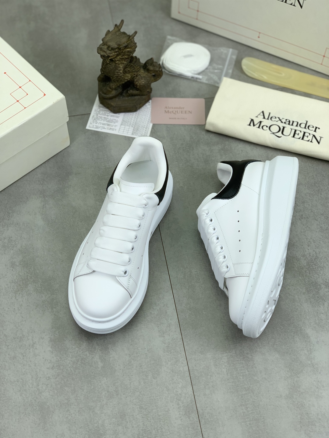 Alexander McQueen White Leather Oversized Sneakers Classic Design Unisex 4 cmp i1741630993700 7432 0 2