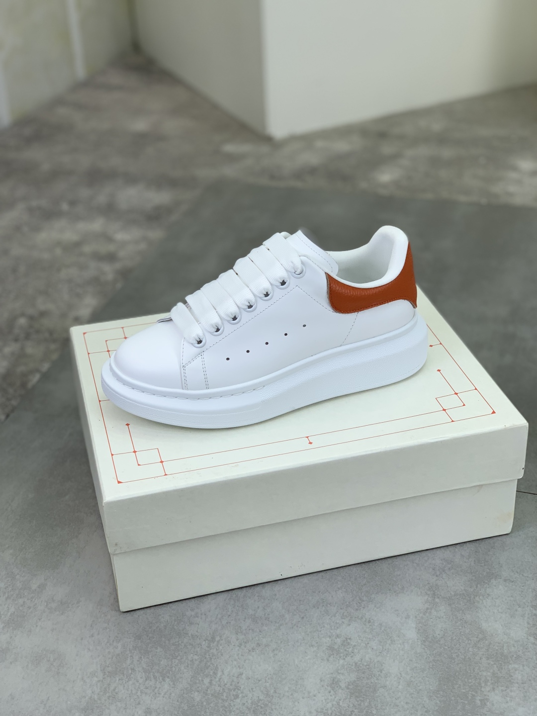 Alexander McQueen White Leather Oversized Sneakers with Brown Heel Detail 5 cmp i1741631014760 2021 0 3