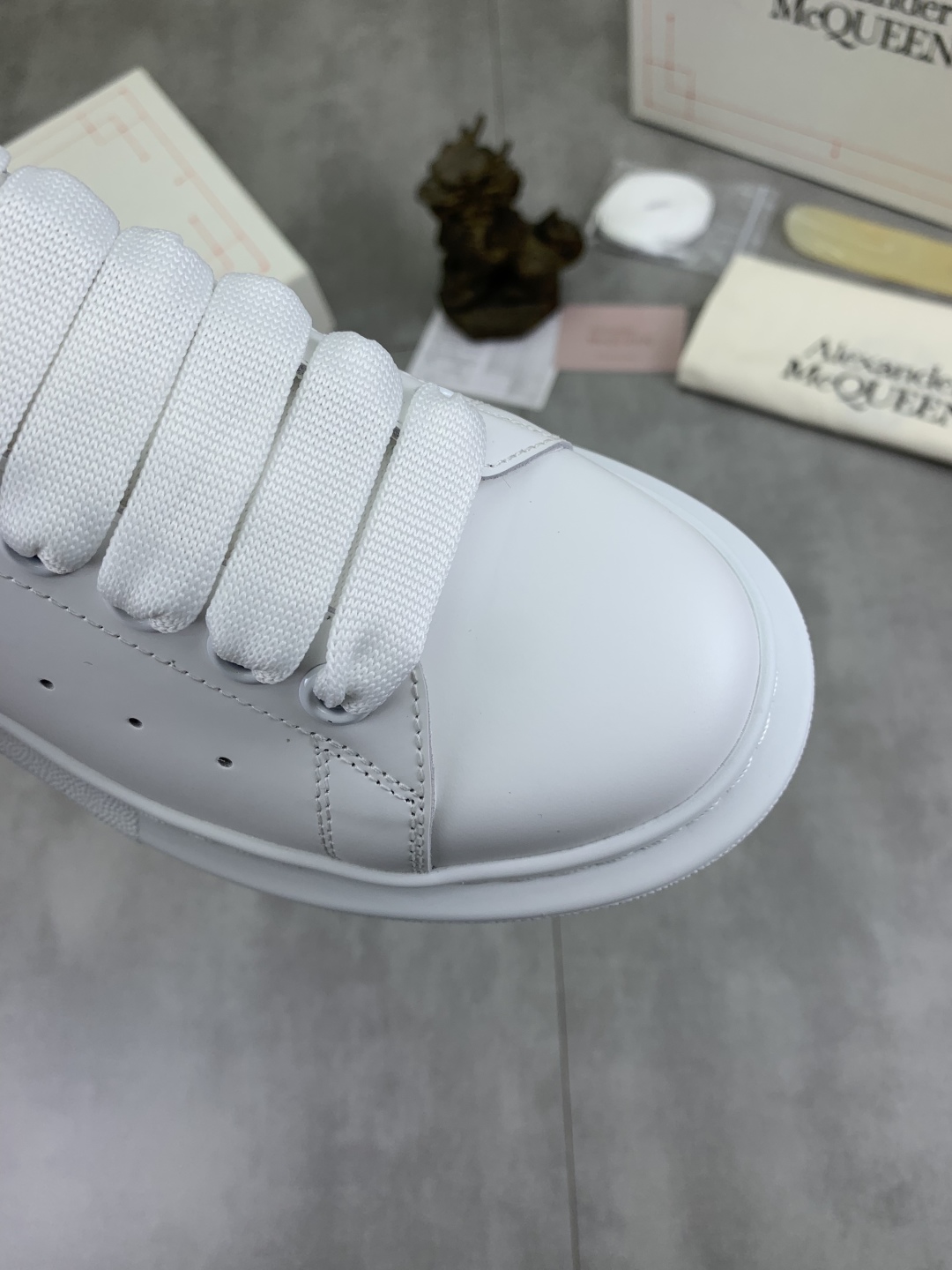 Alexander McQueen White Leather Oversized Sneakers with Brown Heel Detail 6 cmp i1741631017535 6086 0 4