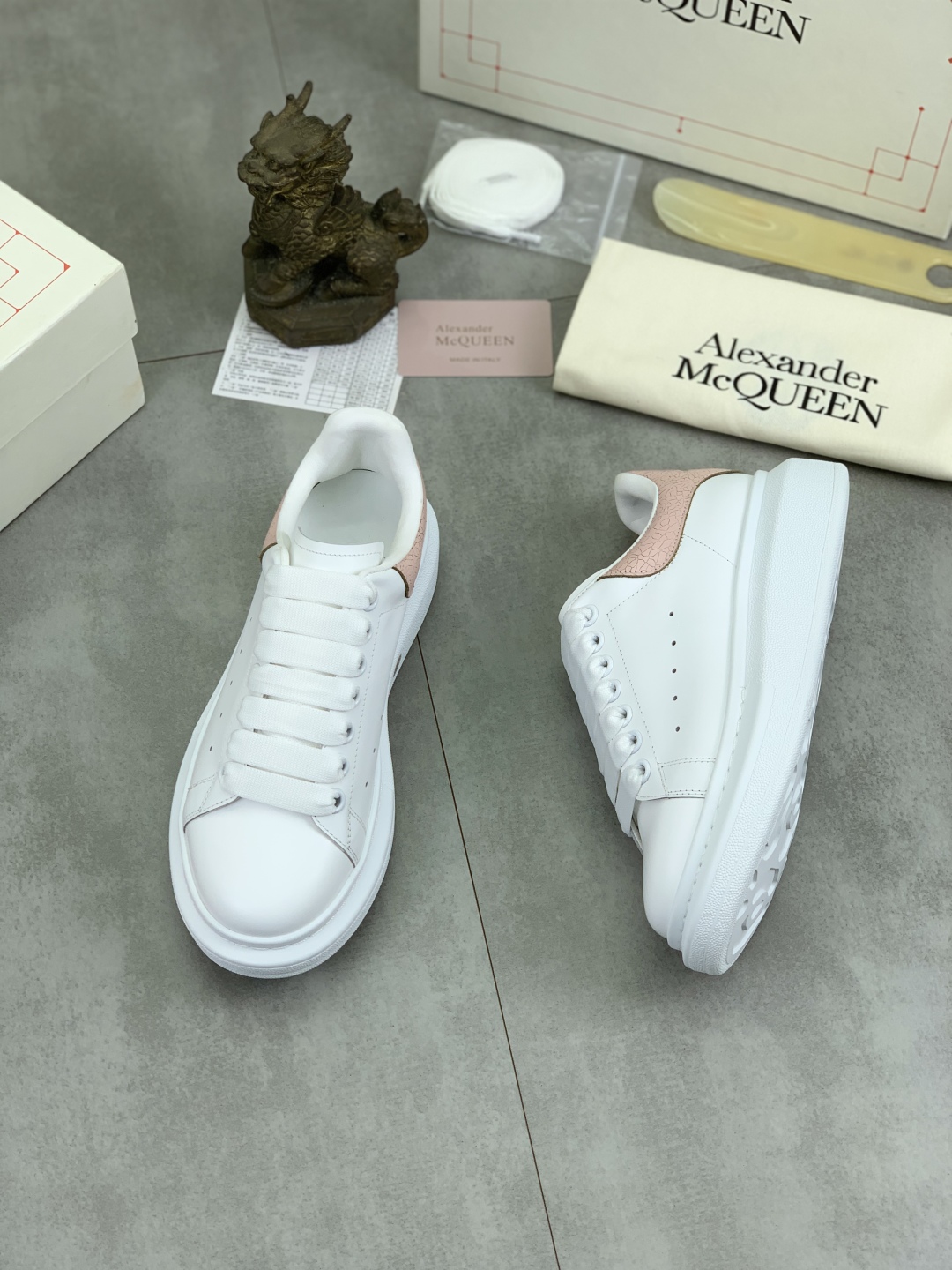 Alexander McQueen Oversized White Leather Sneakers with Pink Heel Detail 4 cmp i1741631043171 8759 0 2