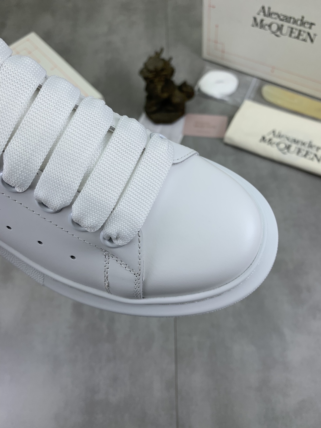 Alexander McQueen Oversized White Leather Sneakers with Pink Heel Detail 6 cmp i1741631044404 7829 0 4