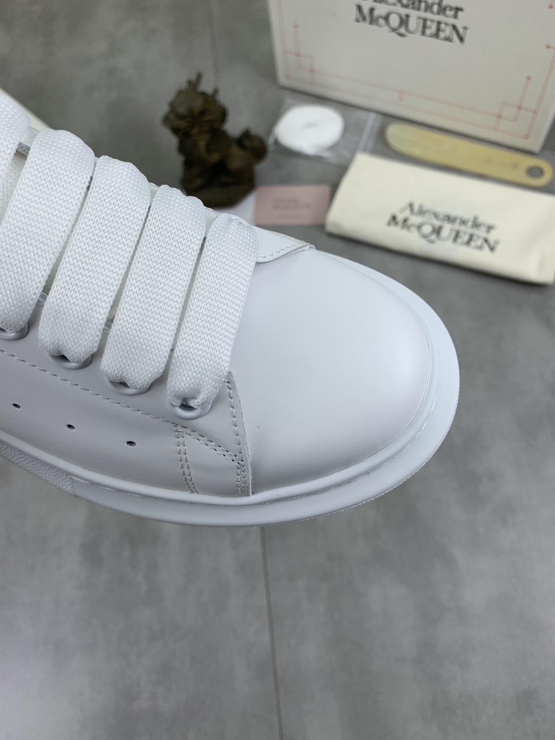 Alexander McQueen White Leather Sneakers With Cartoon Print, Size 35-45 6 cmp i1741631060108 712 0 4