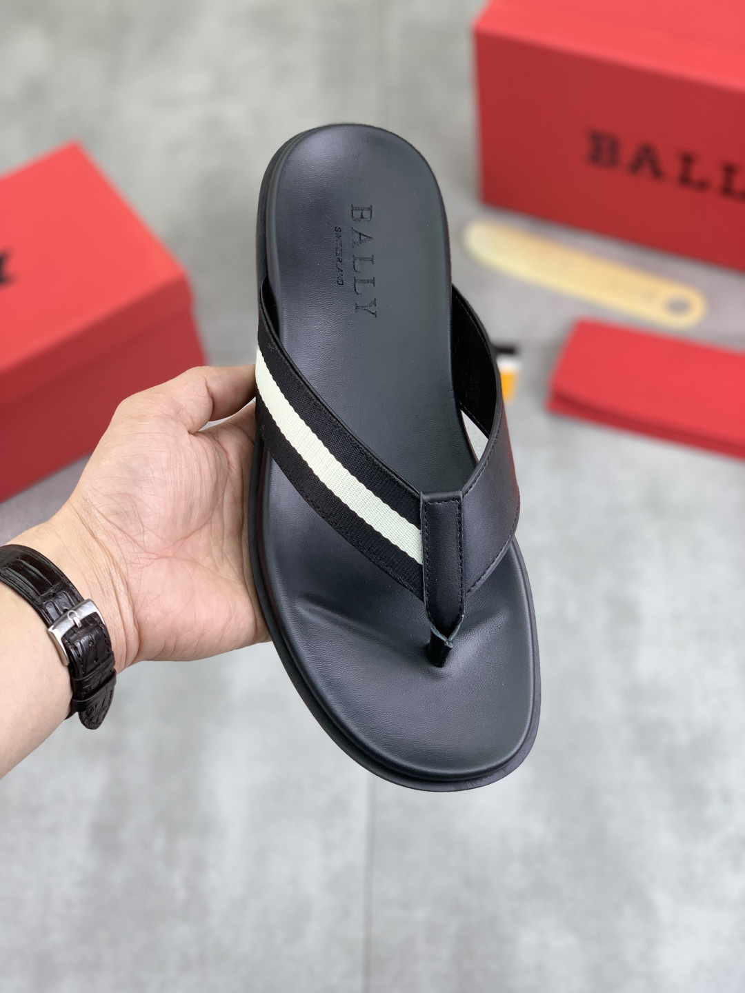 NO:274074,[Actual price] [BALLY] The new men's casual slipper series of Bali counters!  1:1 review of the global limited edition upper using imported original single fabric original panel sole men's shoes size 39-44 Multi-color selection, ballly, slippers19860909【实价】【BALLY】巴利专柜新款男士休闲拖鞋系列！1:1复核全球限量款鞋面采用进口原单面料原板大底男鞋码数39-44 多色可选,,bally,slippers,Men's shoes