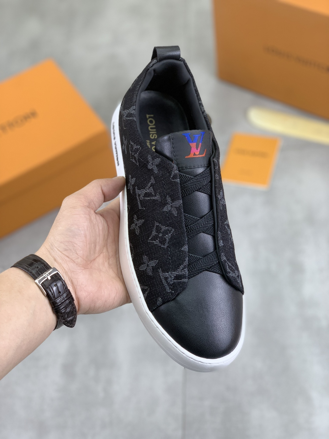 NO:274255,Real-price [LOUIS VUITTON) new LV Louis Vuitton *— LV classic trendy shoes!  Use imported original soft calfskin, water-dyed pigskin inner lining. Original wear-resistant rubber sole!  High-quality quality!  Number of codes 38-44 Color black White optional, louis vuitton,louis vuitton,louis vuitton,cowhide19860909实价【LOUIS VUITTON）新款LV路易威登 *—— LV经典潮鞋！选用进口原厂柔软小牛皮,水染猪皮内里.原版耐磨橡胶大底！高品质精品！码数38-44 颜色黑色 白色可选,,louis vuitton,louis vuitton,louis vuitton,cowhide,Men's shoes