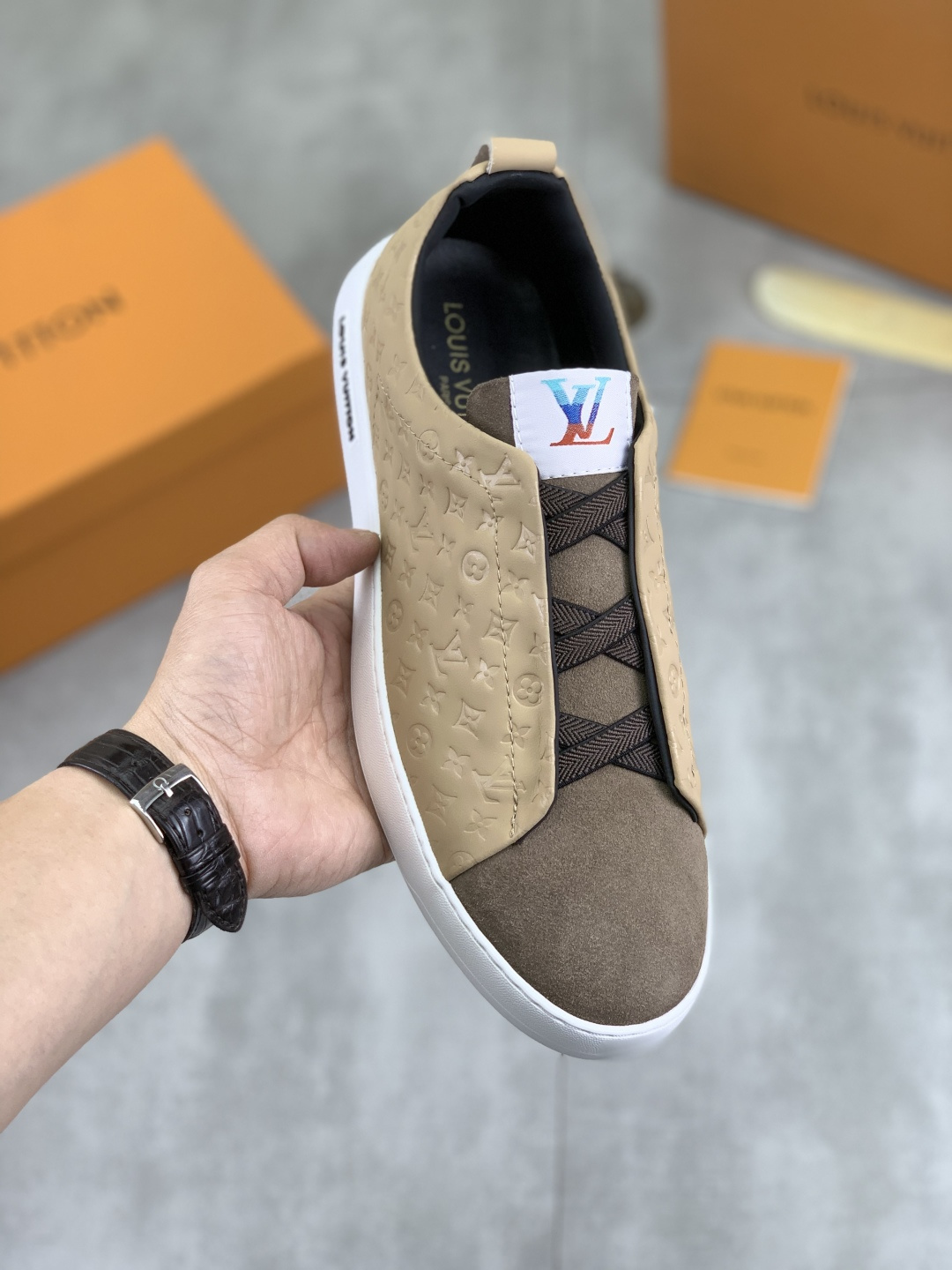 NO:274257,Real-price [LOUIS VUITTON) new LV Louis Vuitton *— LV classic trendy shoes!  Use imported original soft calfskin, water-dyed pigskin inner lining. Original wear-resistant rubber sole!  High-quality quality!  Number of codes 38-44 Color black white gray optional, louis vuitton,louis vuitton,louis vuitton,cowhide19860909实价【LOUIS VUITTON）新款LV路易威登 *—— LV经典潮鞋！选用进口原厂柔软小牛皮,水染猪皮内里.原版耐磨橡胶大底！高品质精品！码数38-44 颜色黑色 白色 灰色可选,,louis vuitton,louis vuitton,louis vuitton,cowhide,Men's shoes