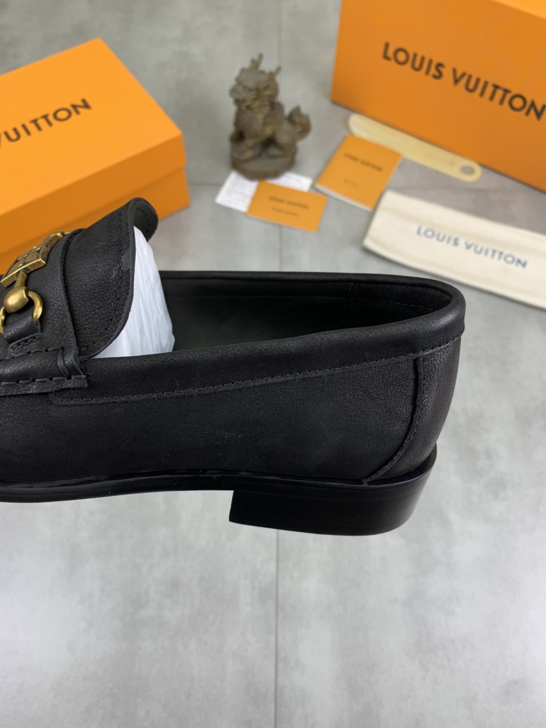Louis Vuitton Classic Leather Loafers with Signature Buckle - Black 8 cmp i1742485850954 9407 0 6