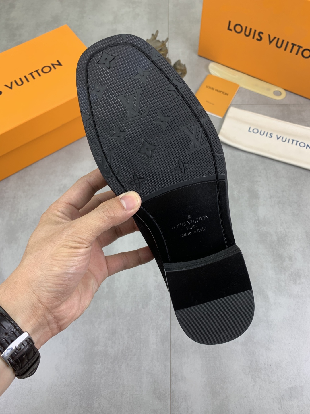 Louis Vuitton Classic Leather Loafers with Signature Buckle - Black 10 cmp i1742485851006 3983 0 8