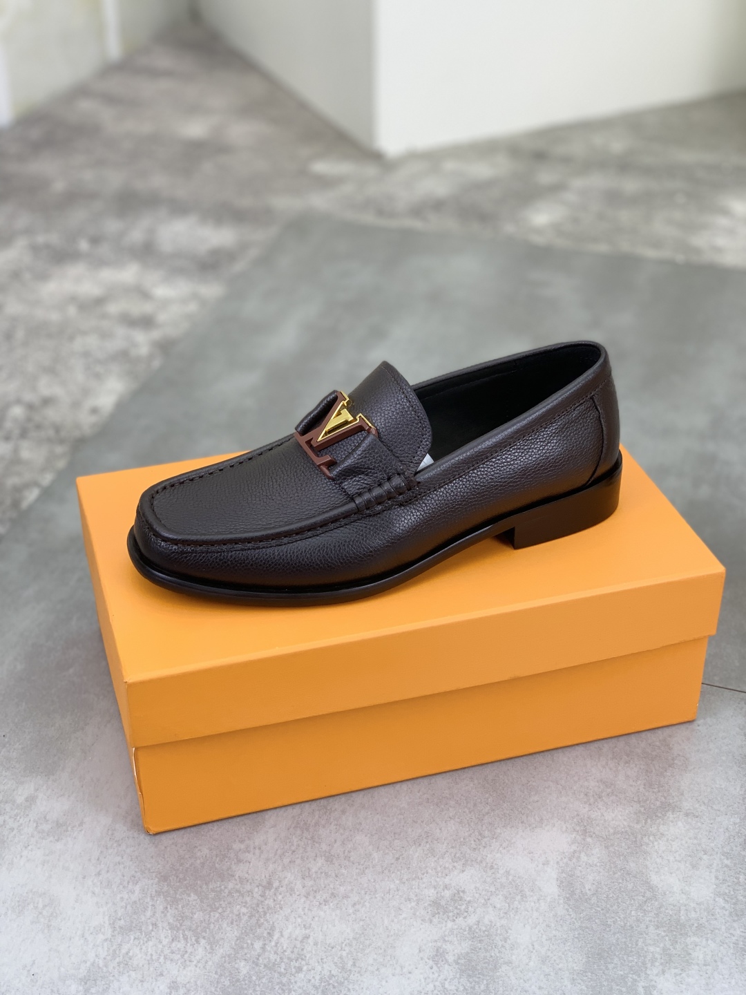 Louis Vuitton Classic Leather Loafers - Premium Quality & Comfort 5 cmp i1742485953290 7067 0 3