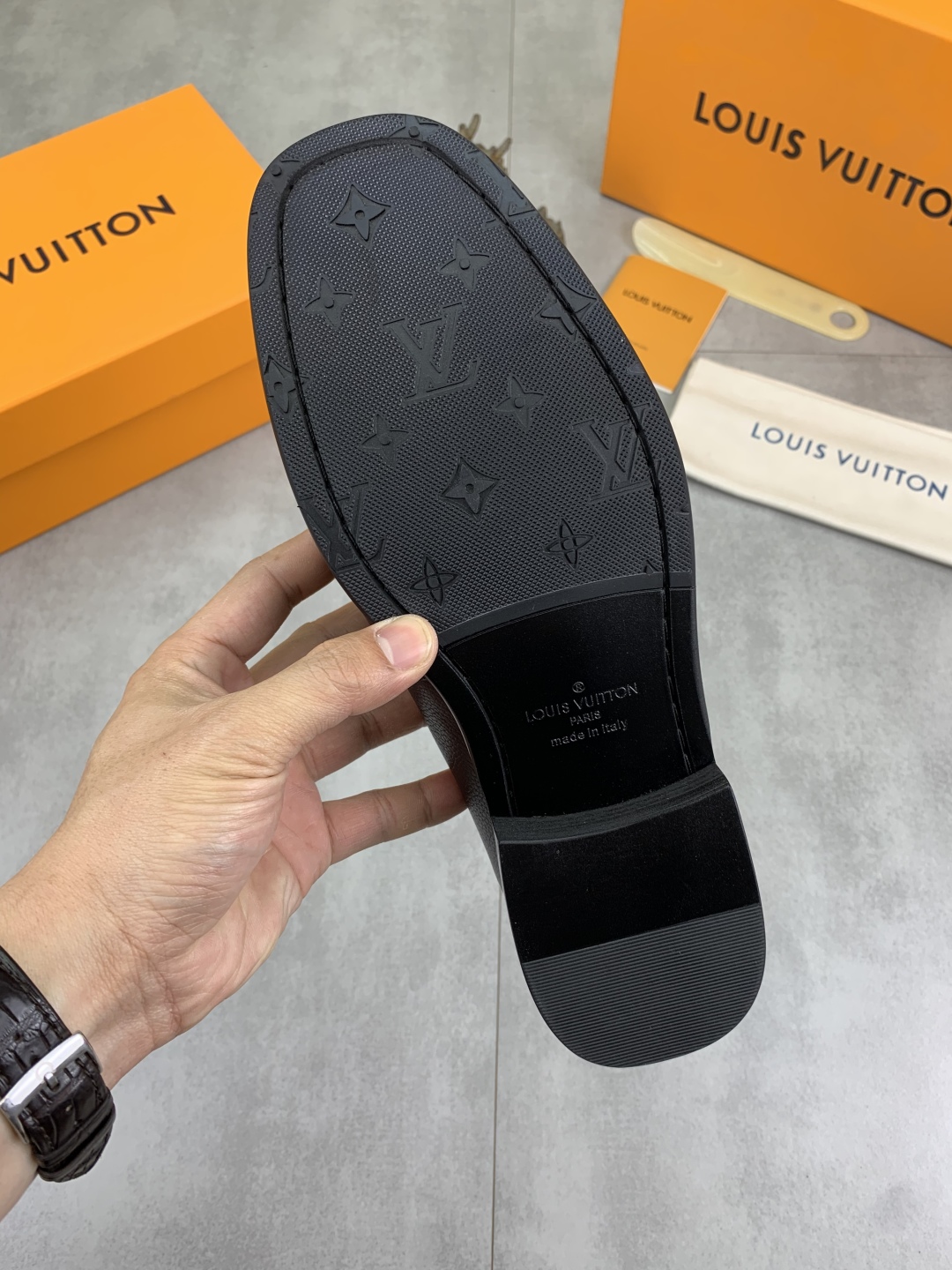 Louis Vuitton Classic Leather Loafers - Premium Quality & Comfort 10 cmp i1742485954756 371 0 8