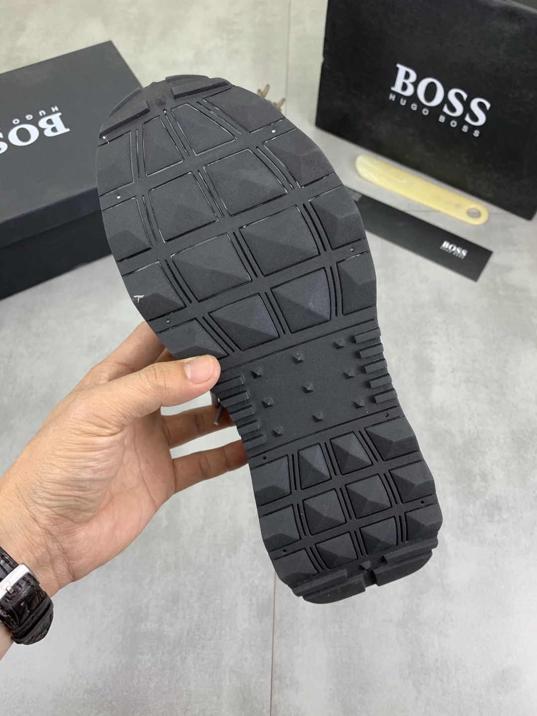 BOSS Classic Lace-Up Men's Sneakers - Premium Leather, Breathable Design 10 cmp i1742656763217 3947 0 8