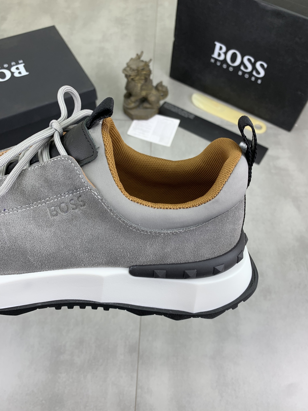BOSS Classic Lace-Up Men's Sneakers - Premium Leather, Breathable Design 8 cmp i1742656765194 6375 0 6