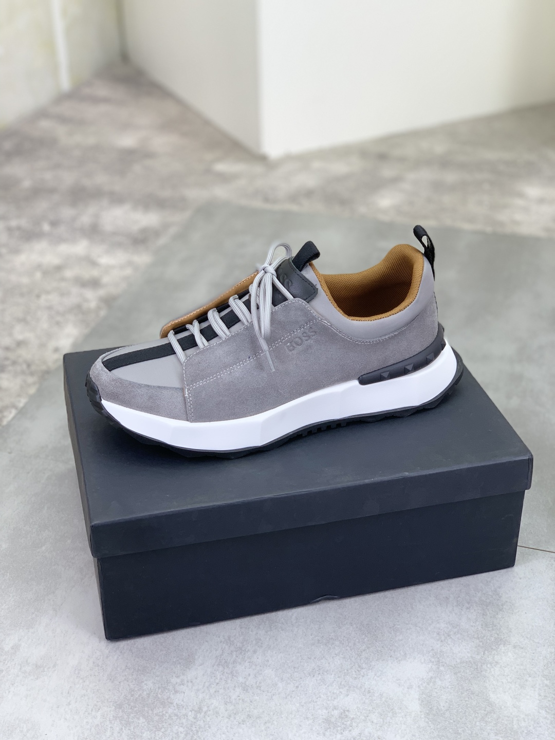 BOSS Classic Lace-Up Men's Sneakers - Premium Leather, Breathable Design 5 cmp i1742656774967 42 0 3