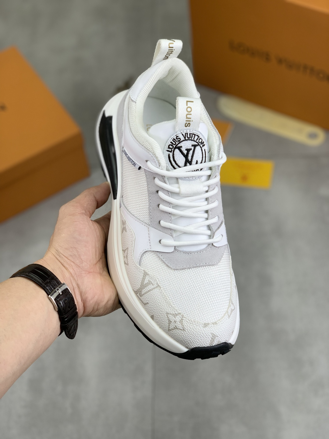 NO:274550,[Real price] [Louis Vuitton] LV official website counter latest casual and fashionable men's shoes. The style is simple and atmospheric, exclusive to trendy men. The unique official website latest brand elements original decoration, fashionable and generous, the fabric is made of original calfskin, comfortable and breathable mesh cloth inner lining pig skin inner lining official website designated wear-resistant casual sole, the counter classic style real photo shoot color 3 colors optional code number 38-44 (45 46 customized),, louis vuitton, louis vuitton, cowhide19860909【实价】【路易威登】LV 官网专柜最新款休闲时尚男鞋爆款版型简洁大气,潮男专属.独有的官网最新品牌元素原版装饰,时尚又大方,面料采用原版小牛皮 舒适透气网布内里猪皮内里 官网指定耐磨休闲大底,专柜经典款实物拍摄颜色3色可选码数38-44（45 46定制）,,louis vuitton,louis vuitton,cowhide,Men's shoes