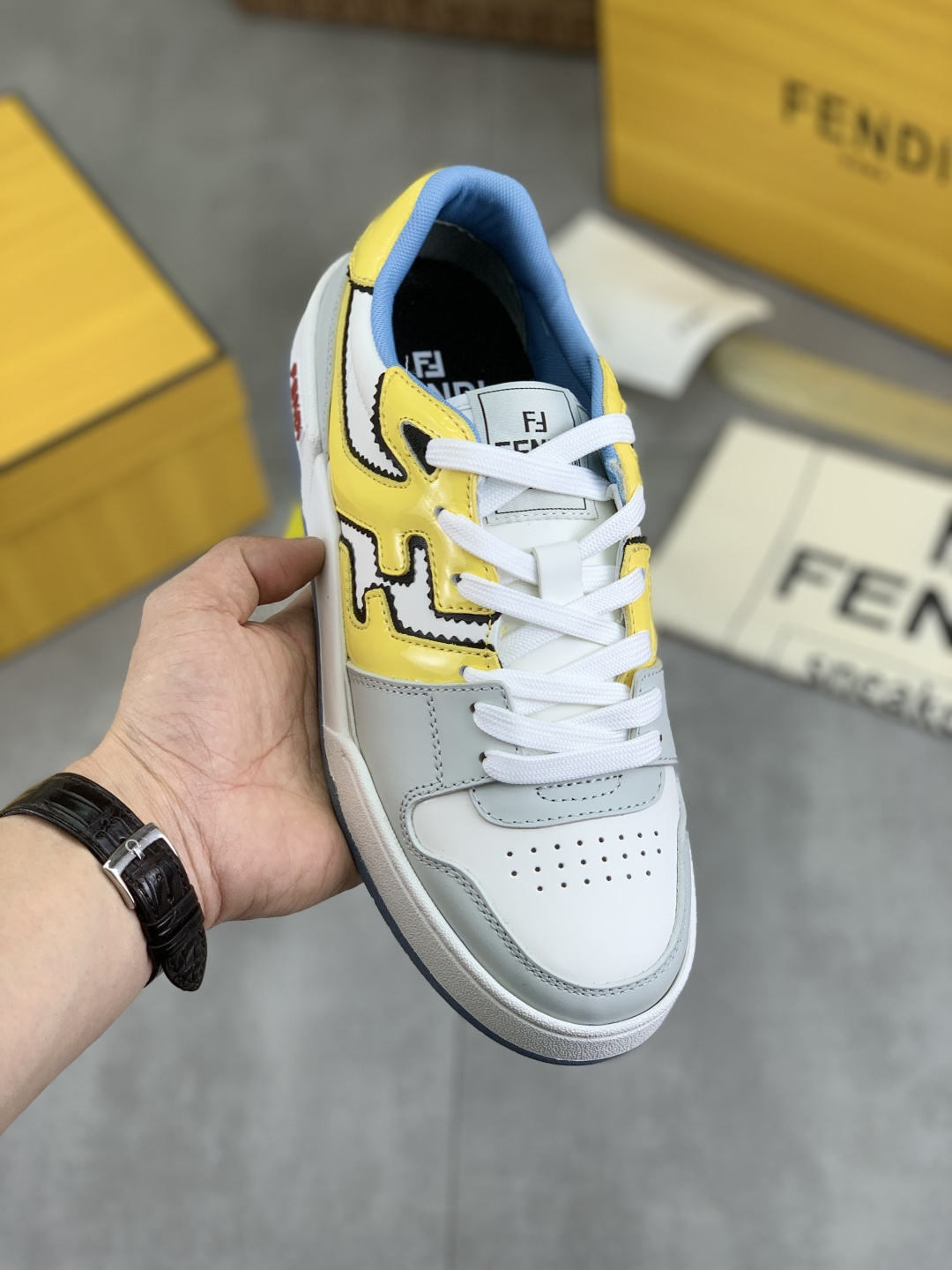 NO:274535,Real price Top quality Fendi Original 1:1 Top version——Fendi Original imported cowhide casual sports and casual shoes imported original interior, original imported wear-resistant cowhide sole; after countless adjustments, the original version has been adjusted to achieve such a perfect effect, and the matching is more personalized. Trendy men must have private numbers for men and women 35-45. Single color is available. Packaging full set of packaging aircraft boxes, fendi, cowhide19860909实价 顶级品质芬迪 原版 1:1顶级版本———芬迪 原板进口牛皮休闲运动休闲鞋进口原版内里,原版进口耐磨牛皮大底；经历无数次调整,才调整出原版一样如此完美的效果,搭配更显个性哦潮男必备私码数男女35-45 单款颜色可选 包装全套包装飞机盒,,fendi,cowhide,Men's shoes