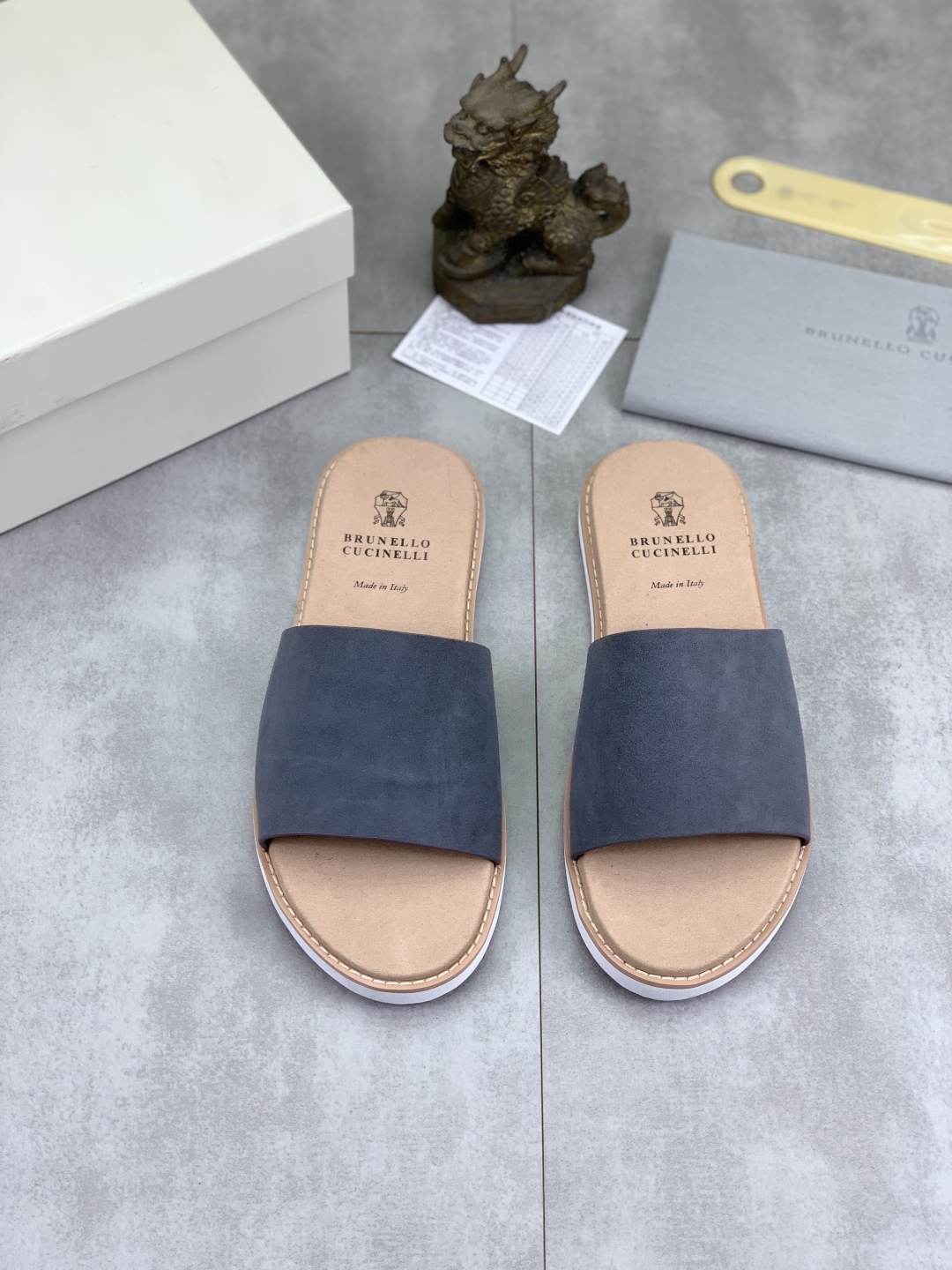 Precio de fábrica P130 Precio real Brunello Cucinelli BC New Suede Slippers, 25ss New Collection ¡Es